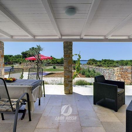 Villa Emily Peroj Εξωτερικό φωτογραφία