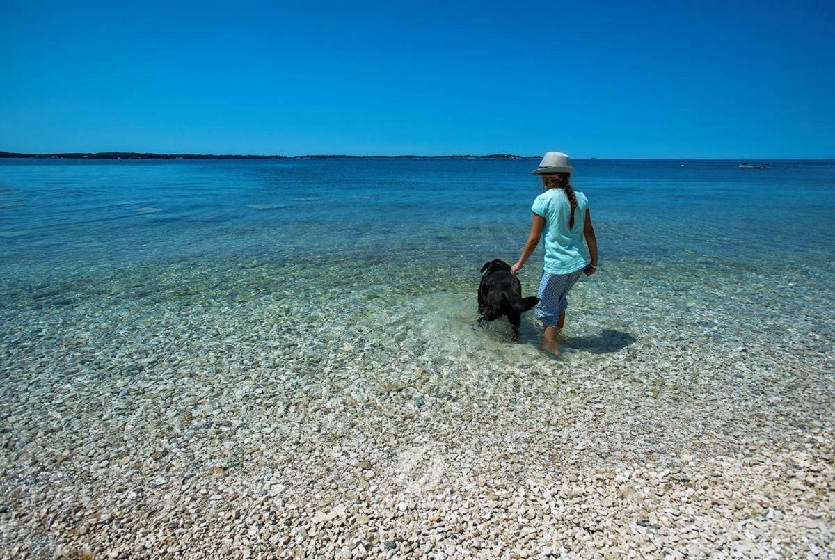 Villa Emily Peroj Εξωτερικό φωτογραφία
