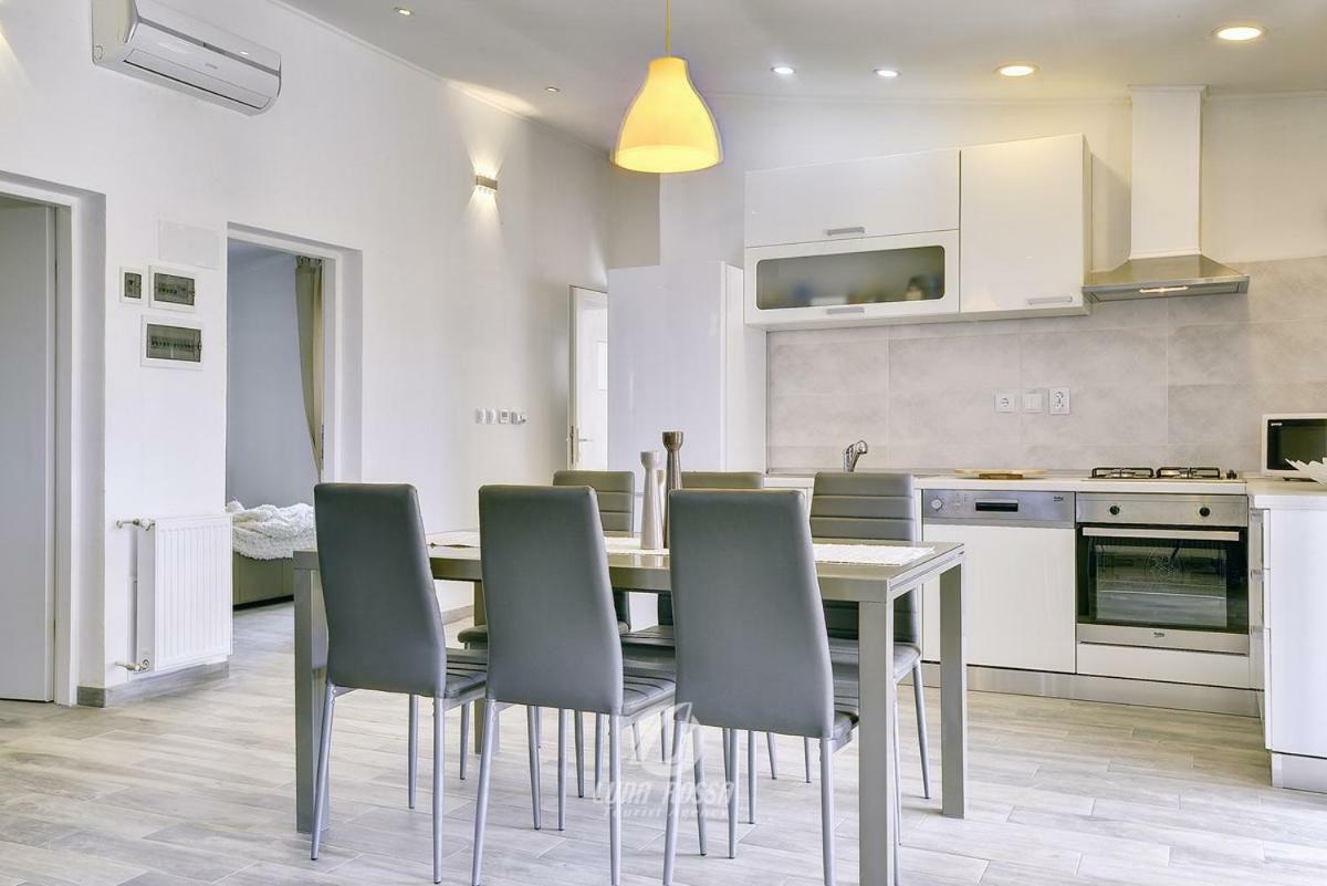 Villa Emily Peroj Εξωτερικό φωτογραφία