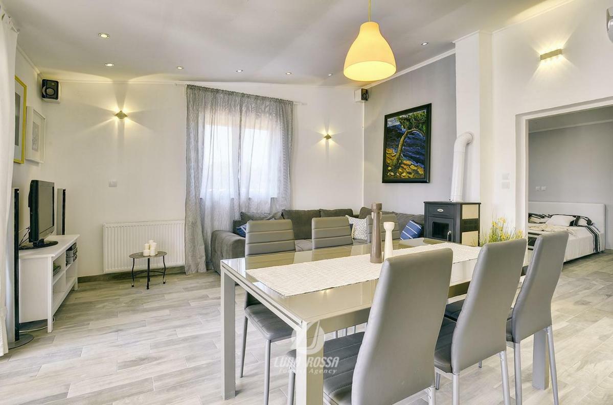 Villa Emily Peroj Εξωτερικό φωτογραφία